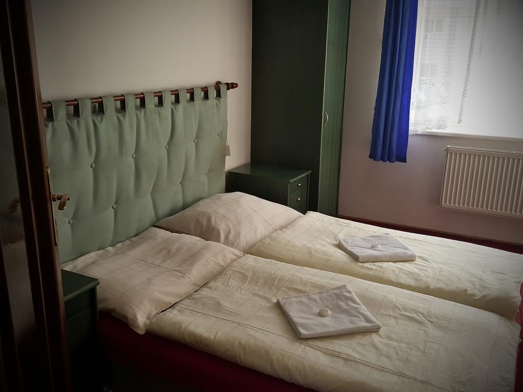 Harmony Hall Apartments Hradec Králové エクステリア 写真